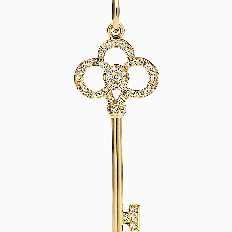 Tiffany Keys 18k 金镶钻心冠钥匙吊坠。