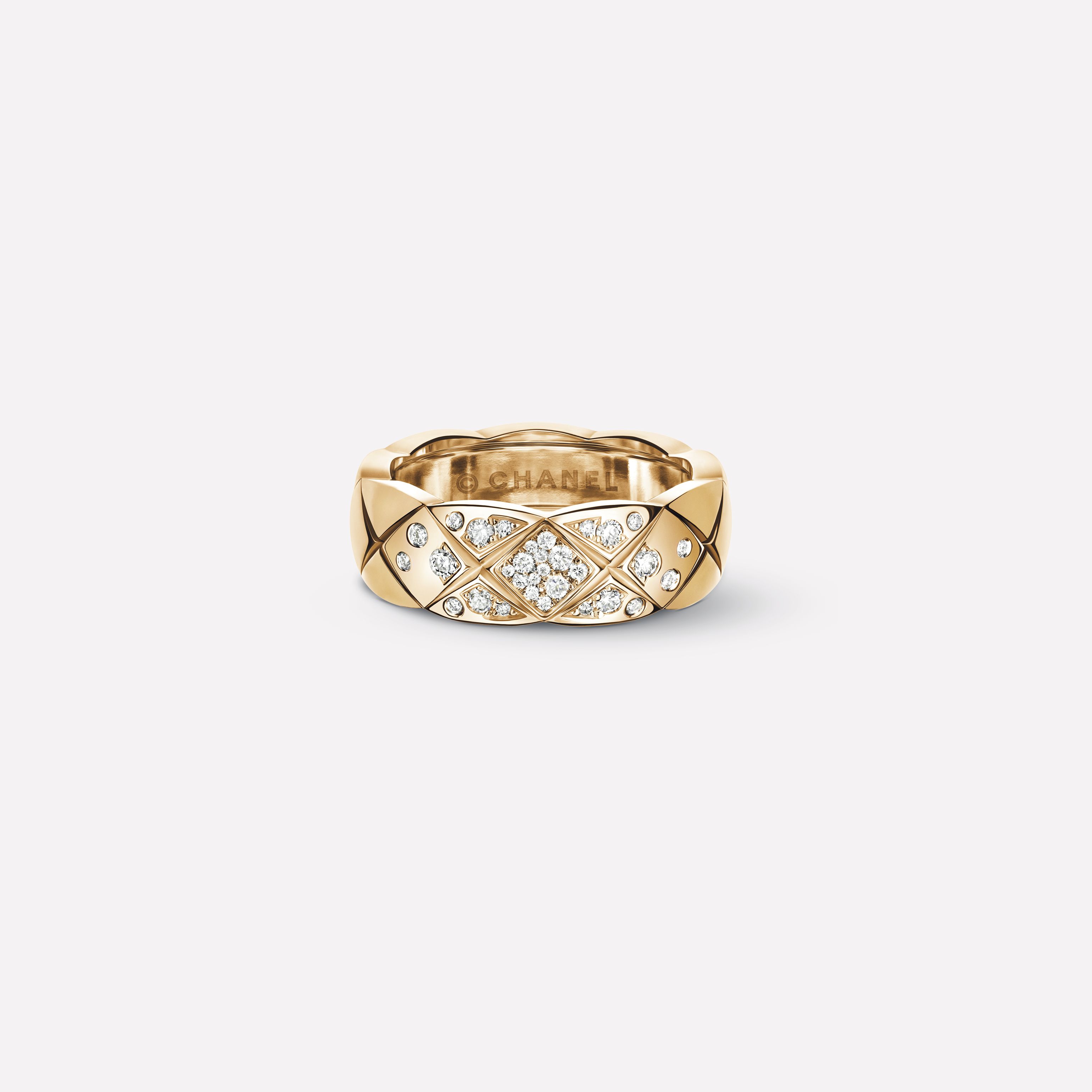 COCO CRUSH系列戒指 精致款，菱格纹图案，BEIGE米色18K金，镶嵌钻石