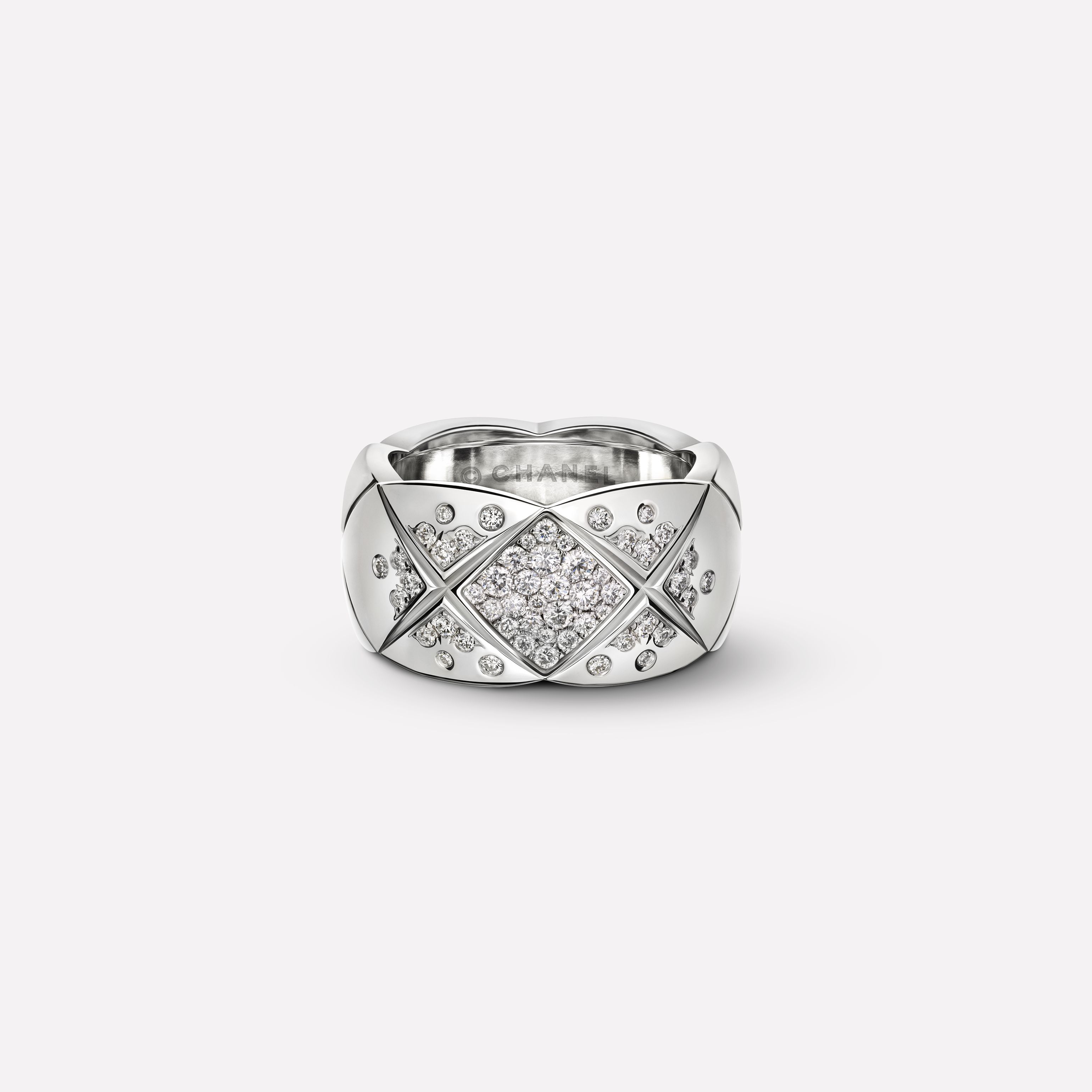 COCO CRUSH系列戒指 标准款，菱格纹图案，白18K金，镶嵌钻石
