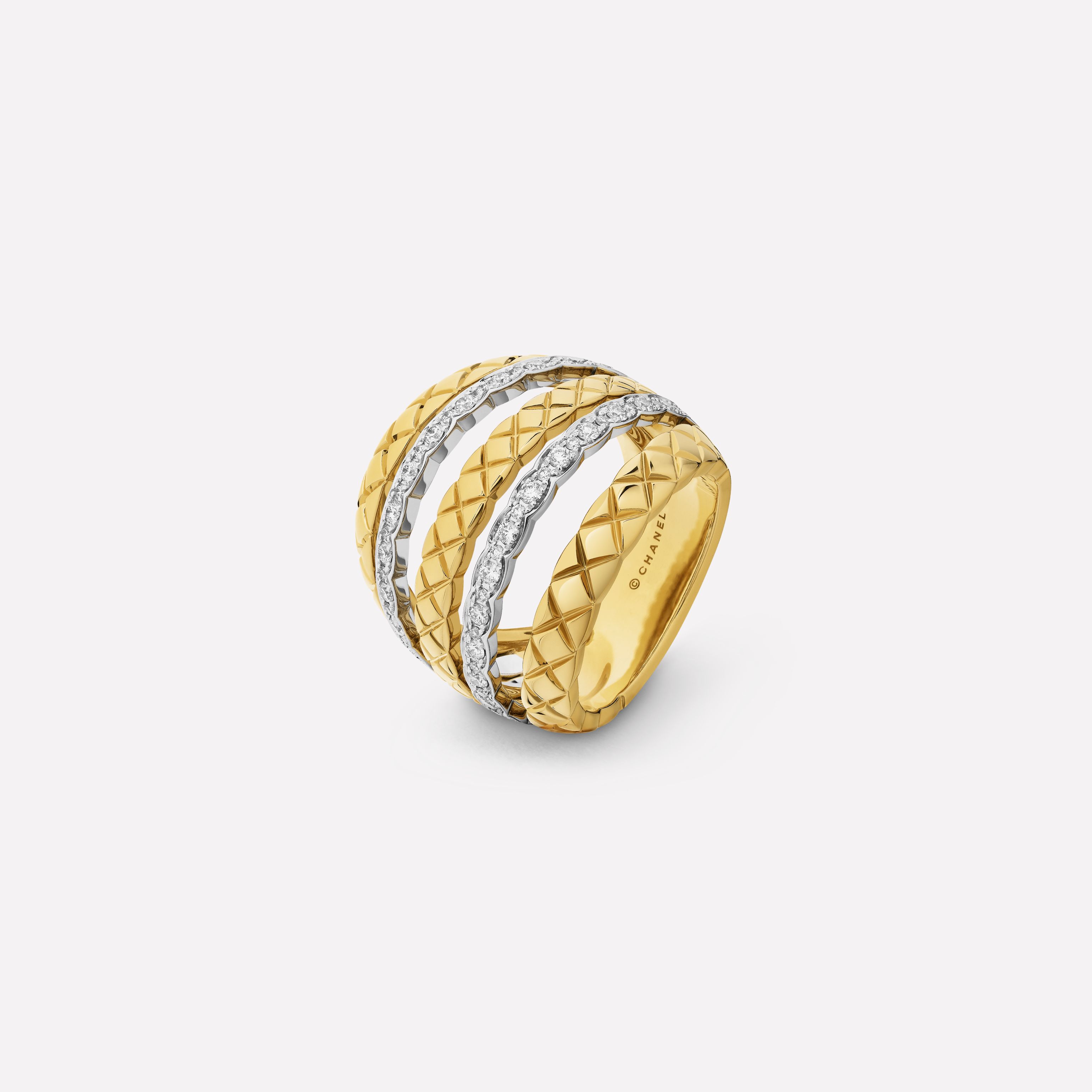 COCO CRUSH系列戒指 菱格纹图案，白18K金与黄18K金，镶嵌钻石