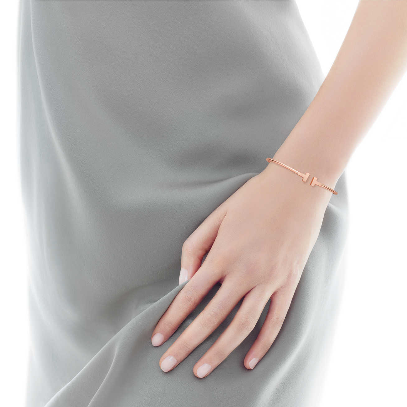 Tiffany T 18K 玫瑰金中号窄式线圈手镯