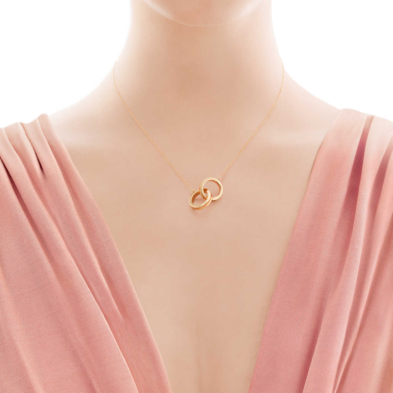 Tiffany 1837™ 系列 小号18k 金扣环吊坠