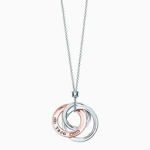 Tiffany 1837™ 系列小号 Rubedo® 金属扣环吊坠