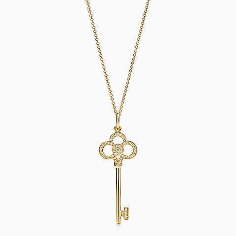 Tiffany Keys 18k 金镶钻心冠钥匙吊坠。