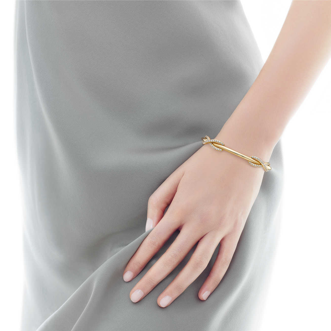 Tiffany Infinity系列18K金镶钻中号双环手镯